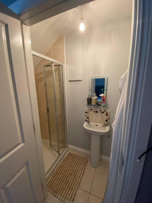 Villa Cheerful 4-Bed Townhouse In Centre Of Newcastle Newcastle  Exterior foto